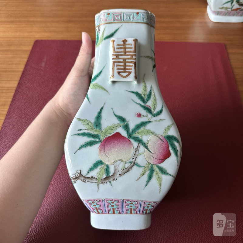 清光绪 青釉粉彩九桃纹贯耳瓶一对 - 图40